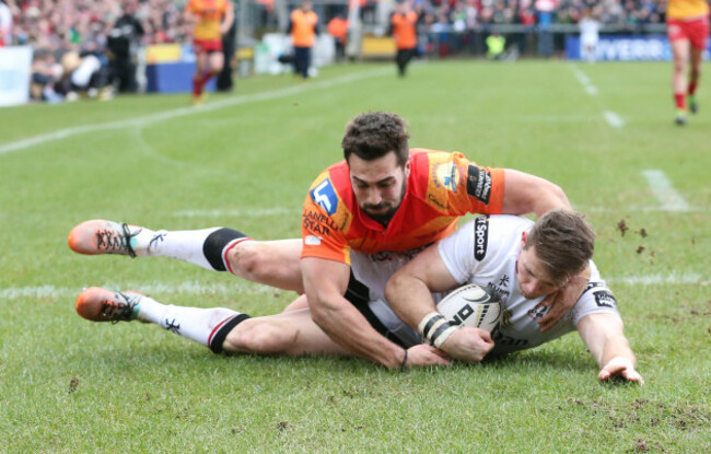 Craig Gilroy scores a try despite Gareth Owen