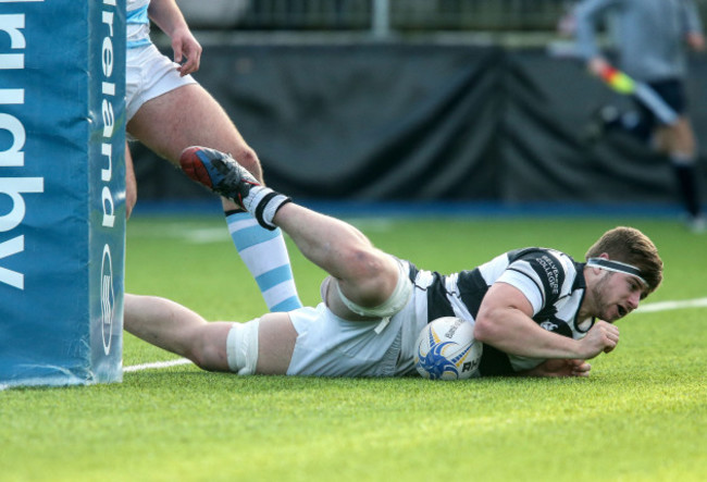 Tom De Jongh scores a try