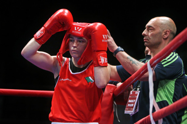 Katie Taylor with Peter Taylor before the fight