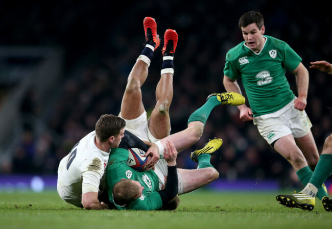 Keith Earls with George Ford and Jonathan Joseph