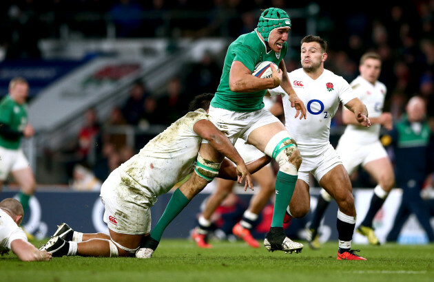 Ultan Dillane tackled by Billy Vunipola