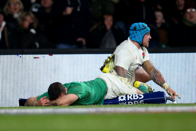 Robbie Henshaw after been is stopped from scoring by Jack Nowell