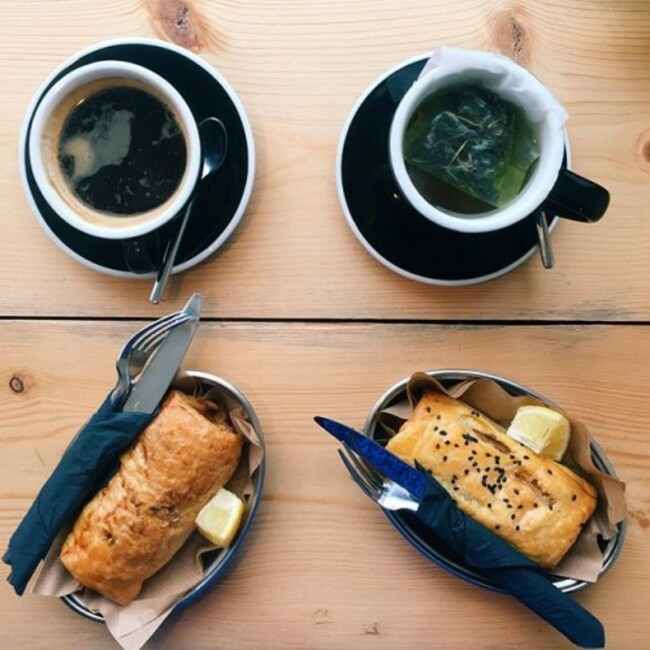 Sausage rolls & hot drinks to warm up on a miserable day ☔️