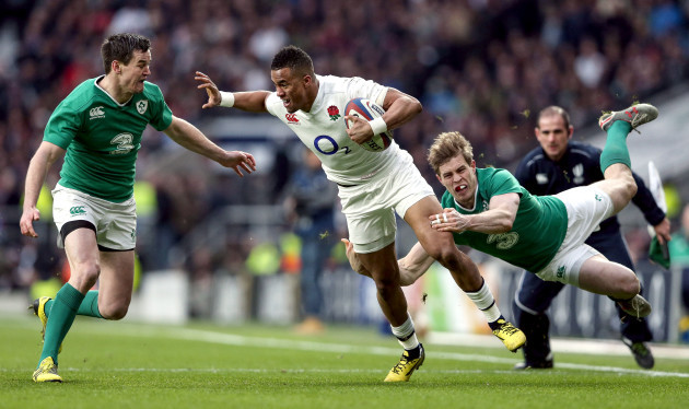 Anthony Watson tries to get away from Andrew Trimble and Jonathan Sexton