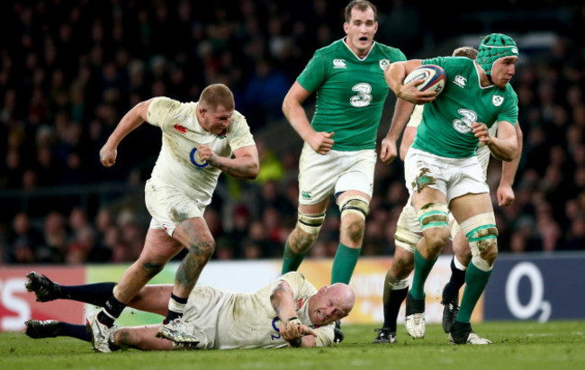 Ultan Dillane tackled by Dylan Hartley and Dan Cole