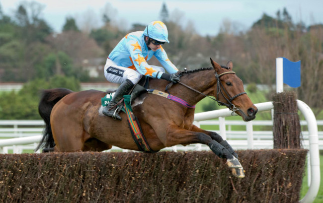 Ruby Walsh clears a fence on Un de Sceaux