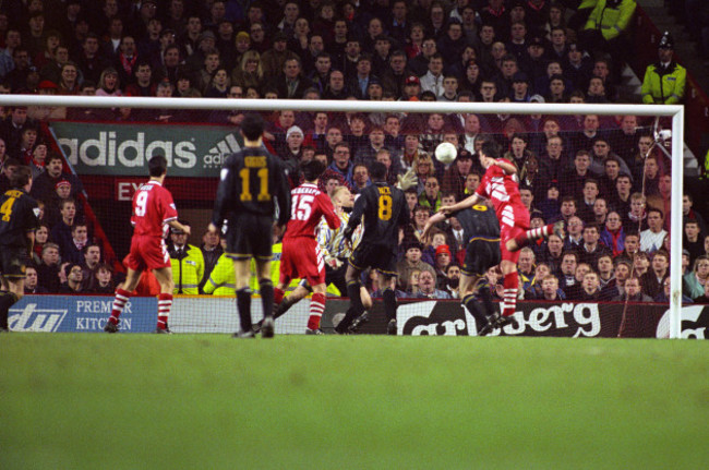 Soccer - FA Carling Premiership - Liverpool v Manchester United - Anfield