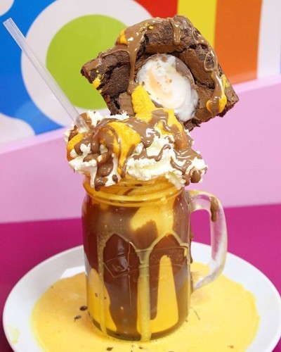 Our 2nd easter shake is the creme egg shake! A delicious vanilla chocolate shake covered in Fresh creme, our homemade goo, chocolate and a fudgey creme egg brownie ....