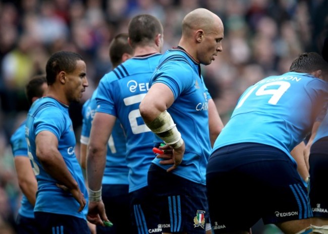 Sergio Parisse dejected after conceeding another try