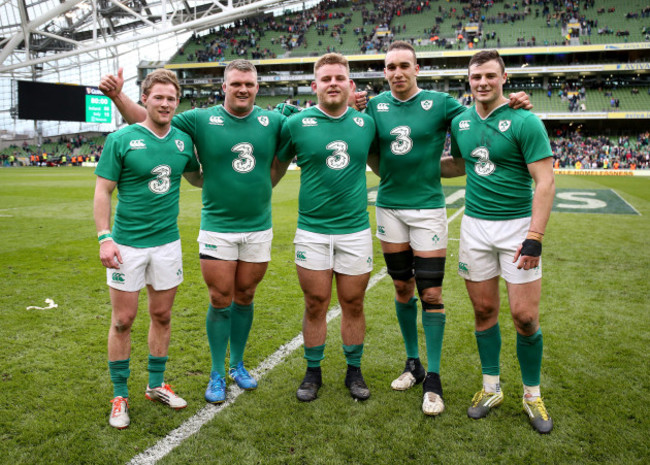 Kieran Marmion, Nathan White, Finlay Bealham, Ultan Dillane and Robbie Henshaw celebrate