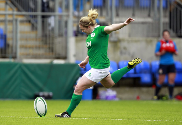Niamh Briggs kicks a penalty