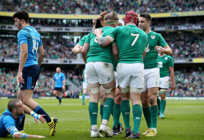 Jamie Heaslip celebrates his try with teammates