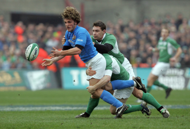 Mirco Bergamasco of Italy is tackled by David Wallace and Gordon D'Arcy of Ireland 4/2/2006