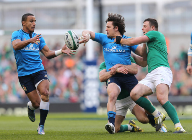 Jared Payne and Robbie Henshaw tackle Michele Campagnaro