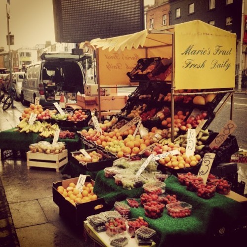 #dublin #market #camdenstreet #food #walkinaroundtown #food #fruit #instadublin #streetphotography #igersdublin
