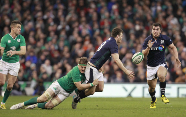 Jamie Heaslip tackles Duncan Taylor