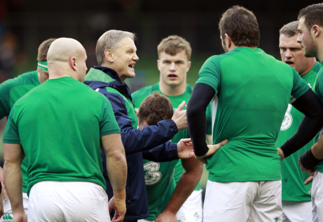 Joe Schmidt speaks to his players