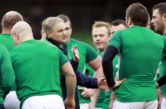 Joe Schmidt speaks to his players