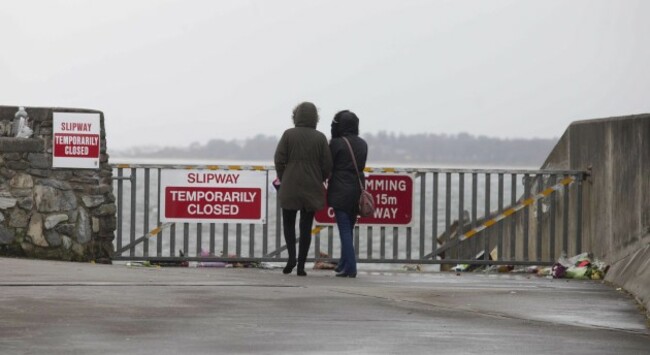 24/3/2016. Buncrana Drownings. Two women look out