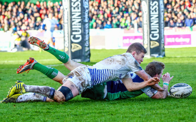 Kieran Marmion scores a try