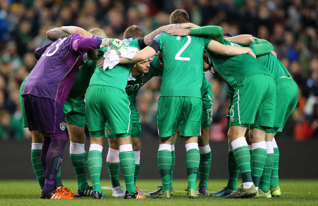 Republic of Ireland team huddle