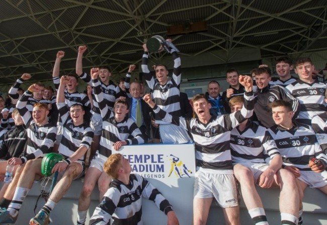 Tommy Walsh lifts the trophy