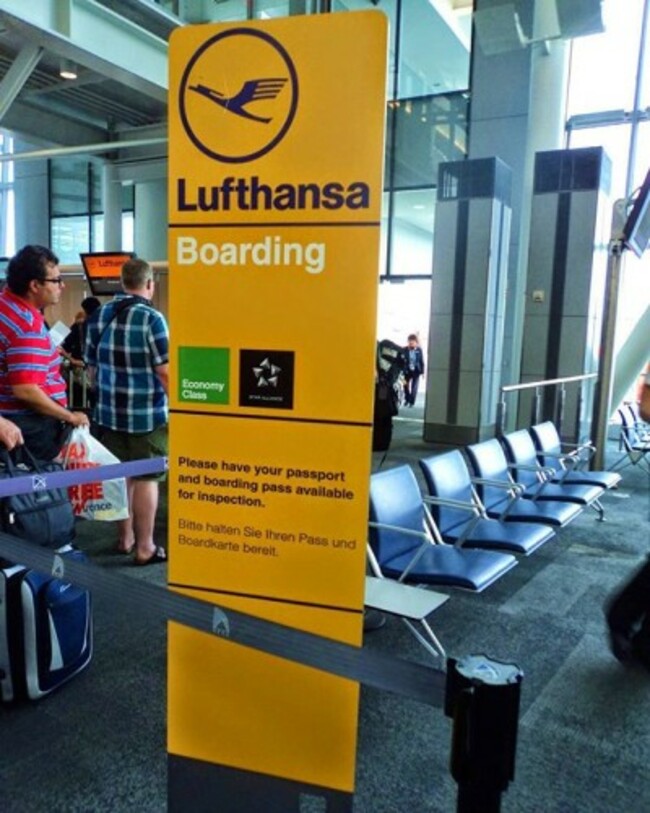 #toronto #torontophoto #torontolife #torontolifestyle #torontolifestylephotographer #torontoairport #departures #departure #flight #lufthansa #boardinggate #boarding #passangers #economyclass #classstruggle