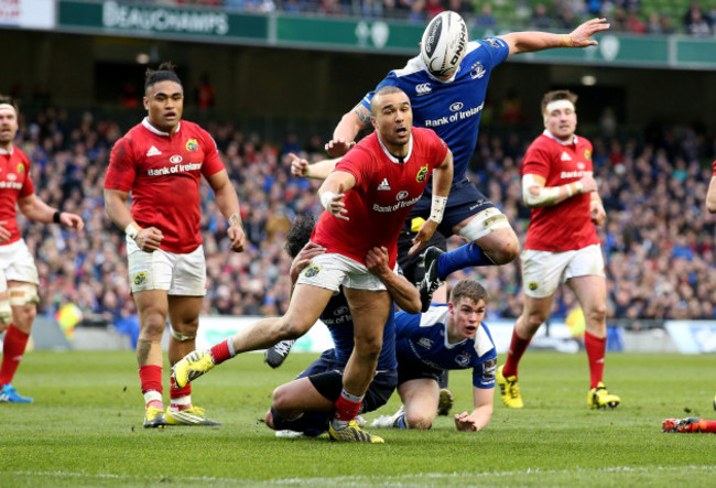 Isa Nacewa tackles Simon Zebo