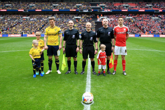 Barnsley v Oxford United - Johnstone's Paint Trophy - Final - Wembley Stadium