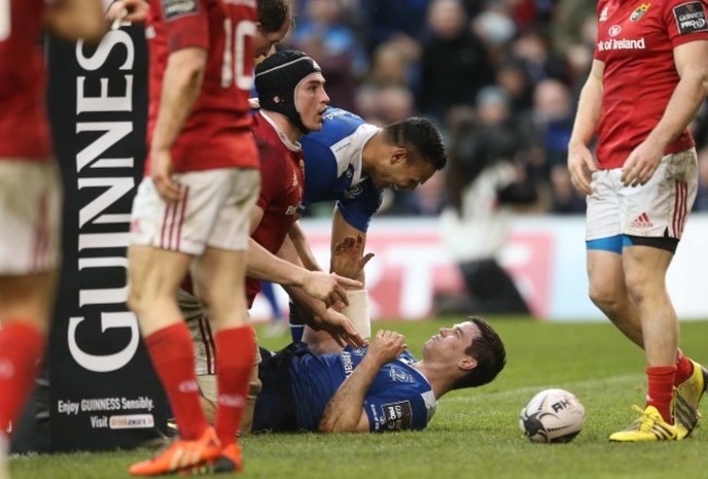 Jonathan Sexton scores a try