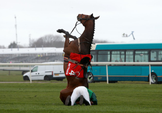 Grand Opening Day - Crabbie's Grand National Festival - Aintree Racecourse