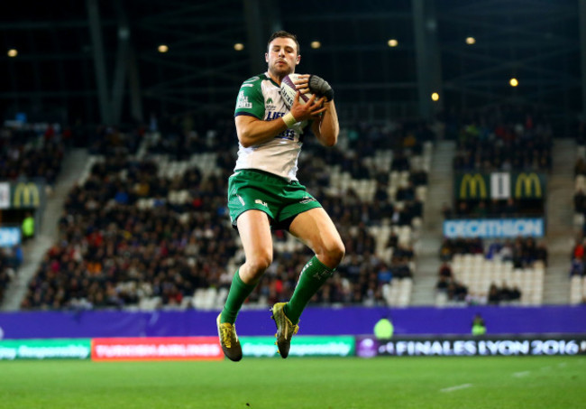 Robbie Henshaw gathers the ball to score his sides second try