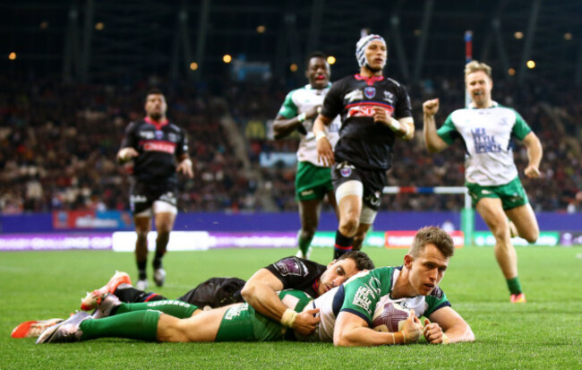 Matt Healy scores his sides fourth try