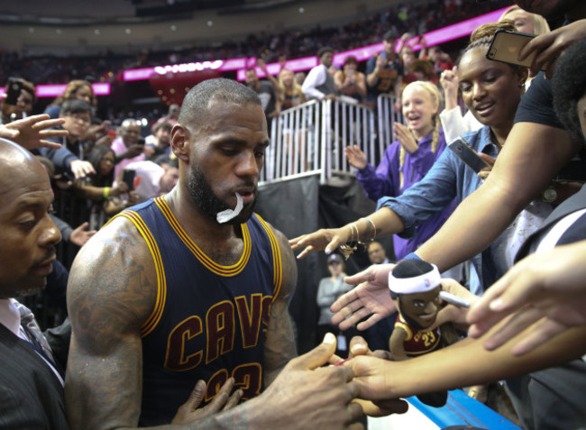 Cavaliers Hawks Basketball