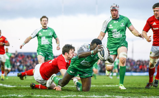 Niyi Adeolokun scores his sides third try despite Darren Sweetnam