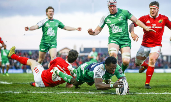 Niyi Adeolokun scores his sides third try despite Darren Sweetnam