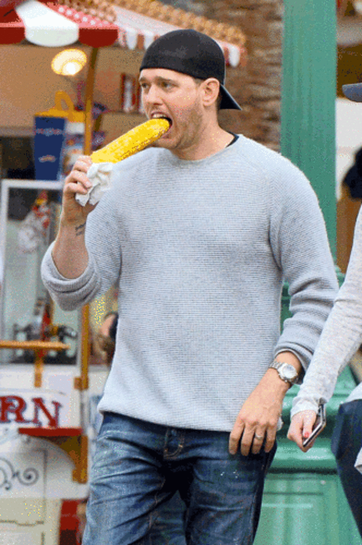 Michael Bublé awkwardly eating corn on the cob is the latest, weirdest meme