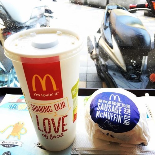 久違了！我的肥胖好夥伴～ #mcdonalds #mcmuffin #dietcoke #mylove #delicious #energetic