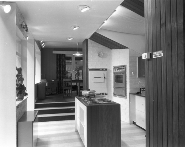 rds_home-exhibit_kitchen-1960s-e1461143090451