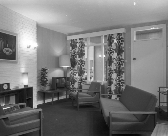 rds_home-exhibit_sitting-room_1960s-e1461143119686