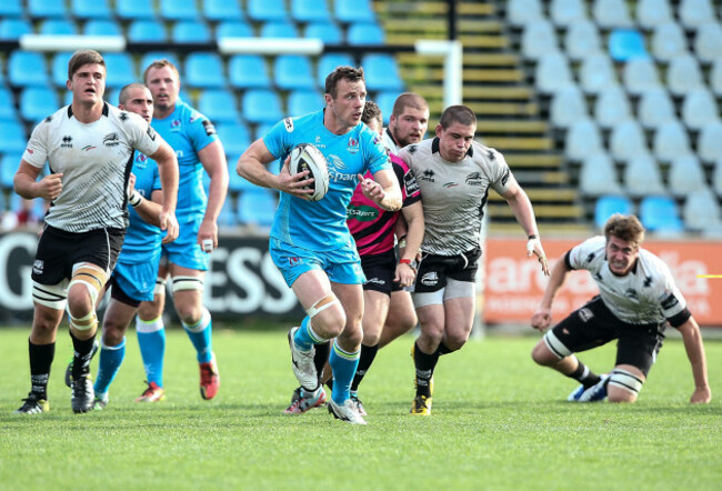 Tommy Bowe makes a break