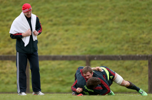 Paul O'Connell watches on as Donncha O'Callaghan and CJ Stander do a drill