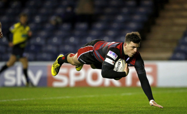 Matt Scott scores a try