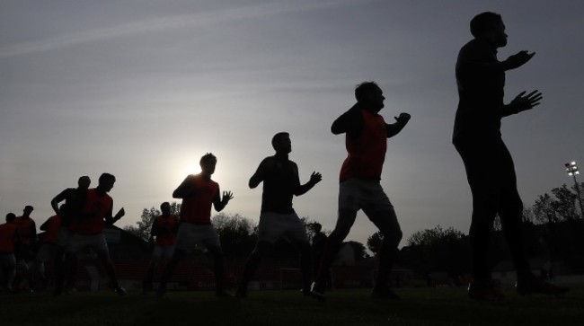 A general view of the Pat's team warming up