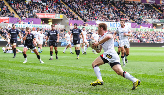 Paddy Jackson runs in his side's first try