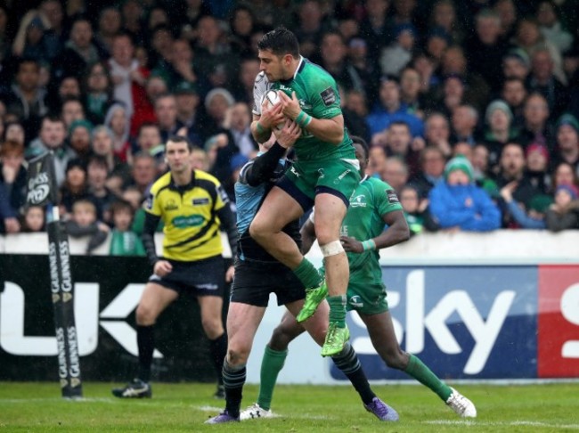 Tiernan O’Halloran scores a try