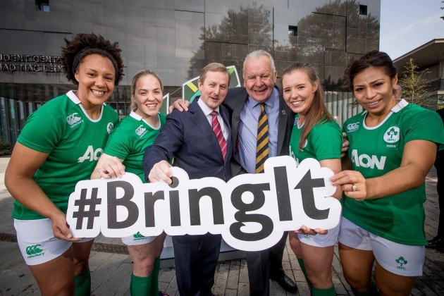 Sophie Spence, Niamh Briggs, Clare McLoughlin and Sene Naoupu with Enda Kenny and Bill Beaumont