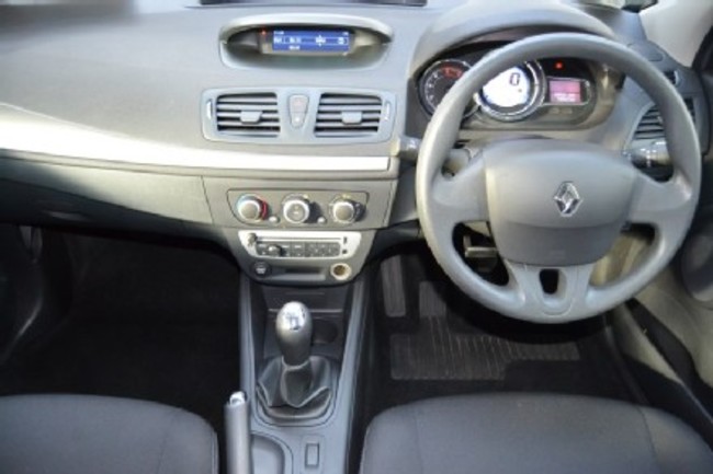 RenaultFluence-int2