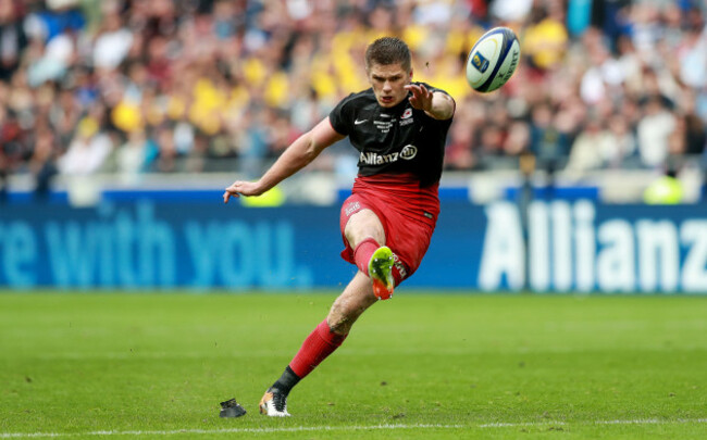 Owen Farrell kicks a penalty