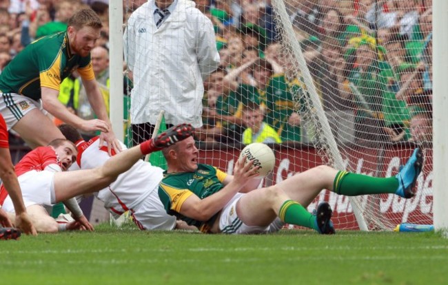 Joe Sheridan scores a controversial goal in injury time